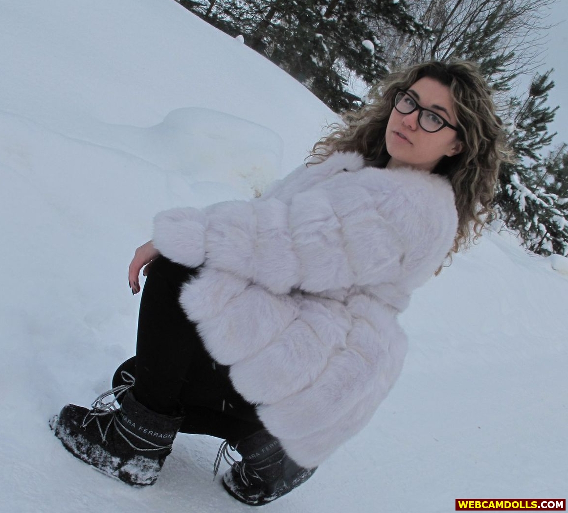 Blonde Young BBW in White Fur Coat and Black Snow Boots on Webcamdolls
